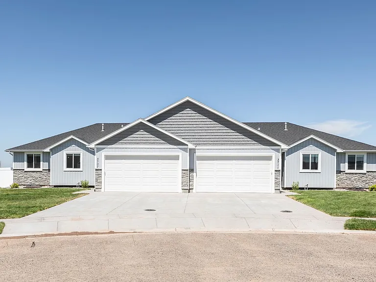 3707 Razor Cir — Photo 2