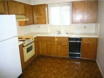 712 Main St — Photo 2
