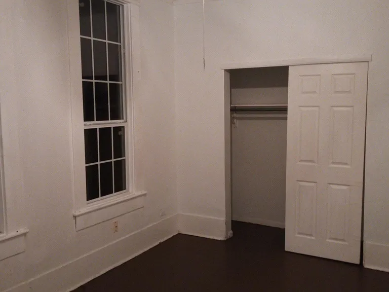 1128 Essex St — Photo 2