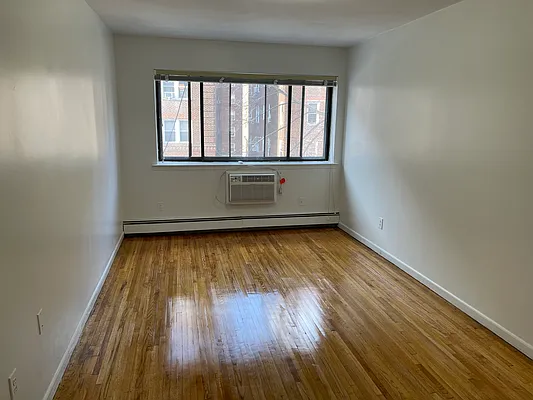 Rented by 18 REALTY | media 15