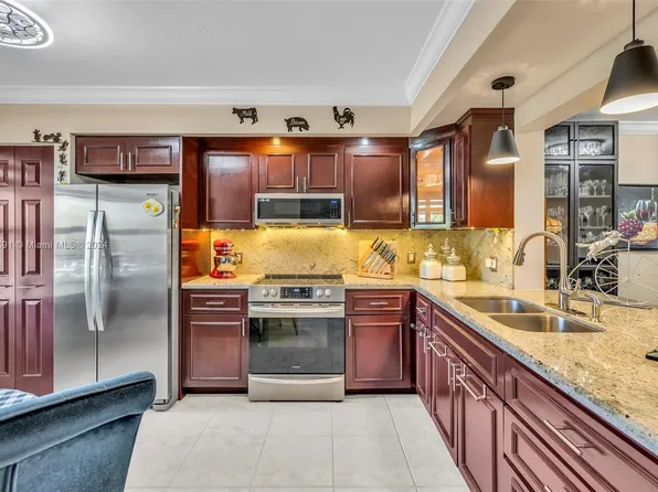 701 SW 141st Ave APT 213R, Pembroke Pines, FL 33027