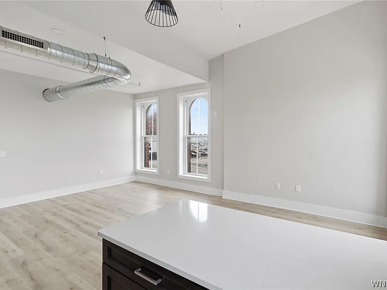 136 Seneca St — Photo 7