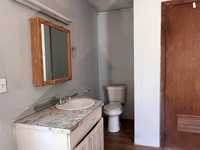1708 S State Line Ave — Photo 13