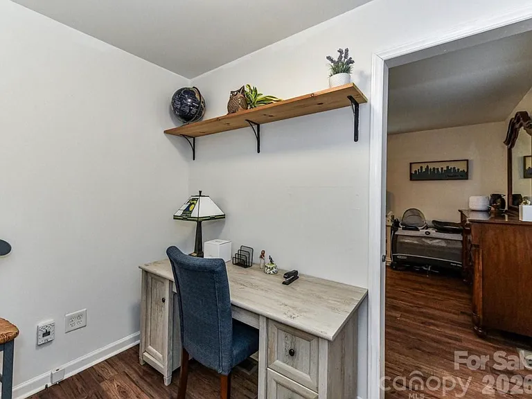 1240 Skyview Rd — Photo 7