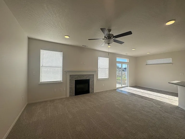 2303 S 58th Ave — Photo 15