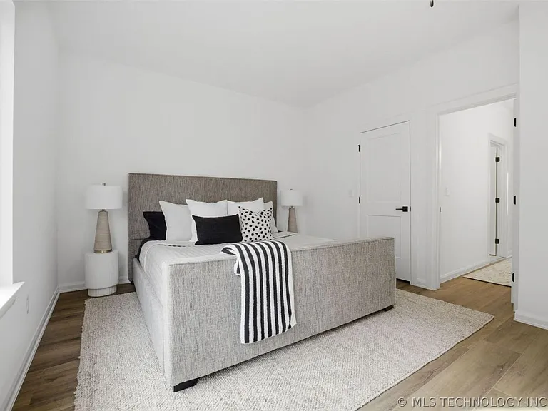 504 E B St — Photo 63