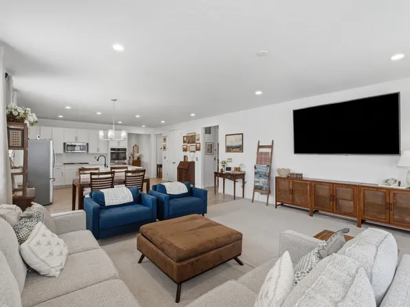 1079 E Horse Rider Dr, Eagle Mountain, UT 84005