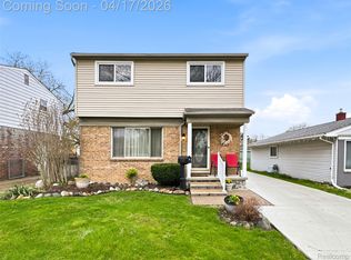 133 N Bywood Ave, Clawson, MI 48017