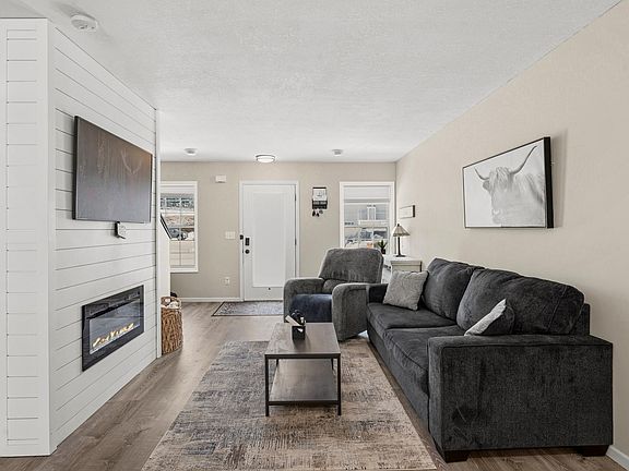 3rd image of 1890 Fisher Way Unit C