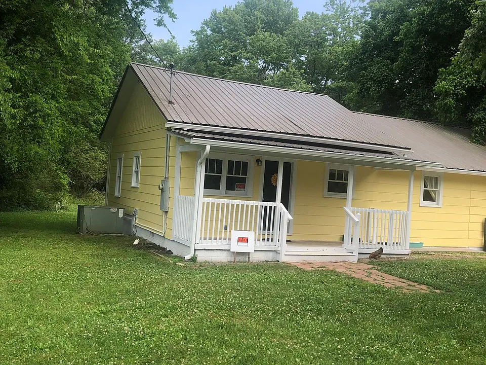 3001 Dixie Dr SE