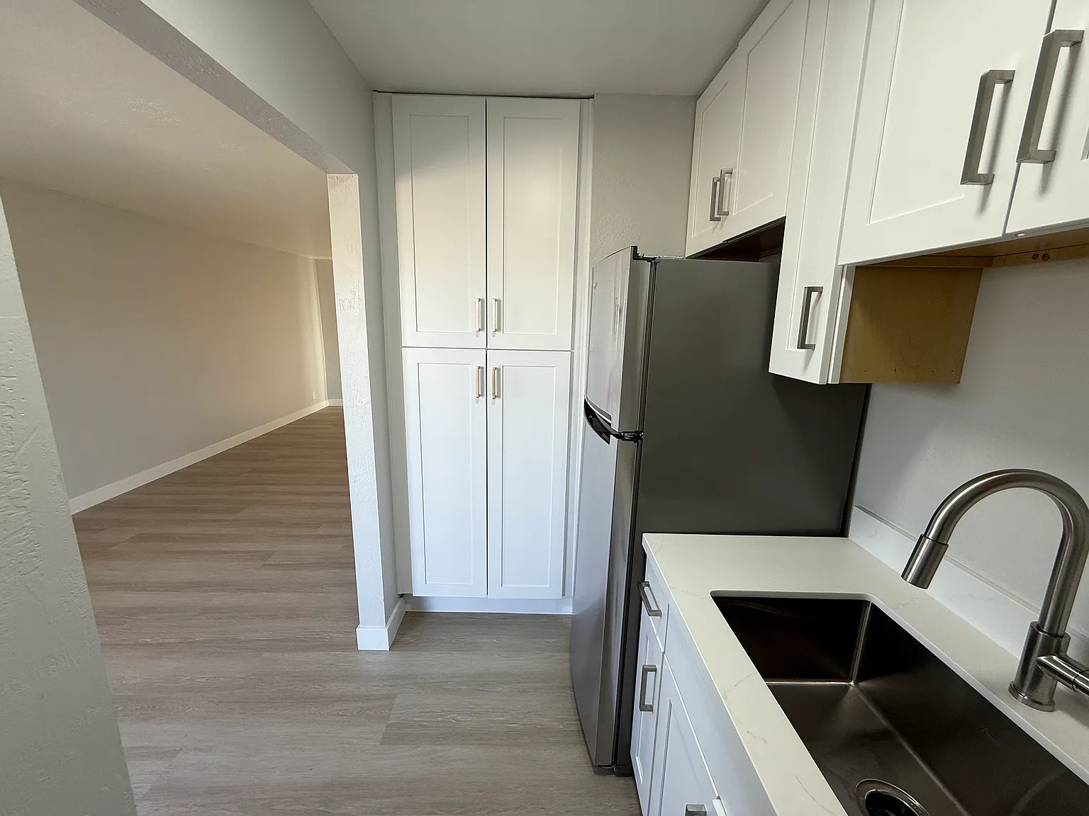 2 bed, 865 sqft, $2,650 — Photo 2