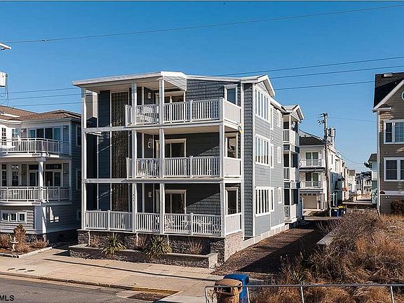 2nd image of 925 2nd St #2