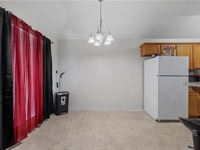 860 N Lacy Dr — Photo 5