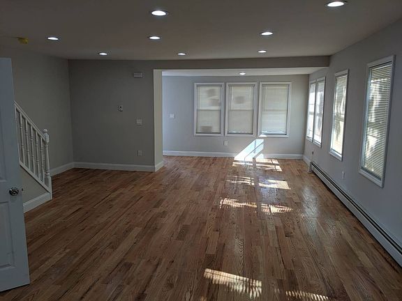 5th image of 11560 198th St