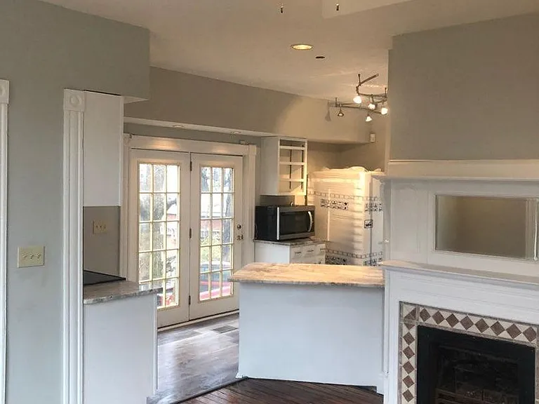 855 Ridgeway Ave — Photo 2