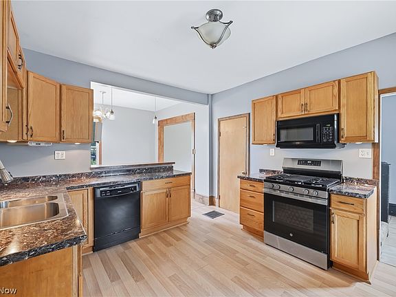 5th image of 20954 Lake Park Blvd