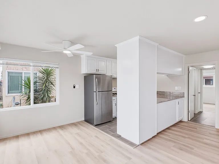 Del Amo Residences — Photo 7