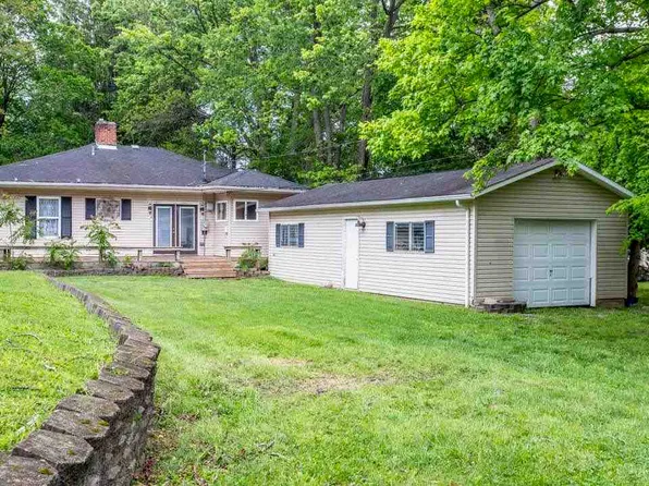 853 W 8th St, Connersville, IN 47331