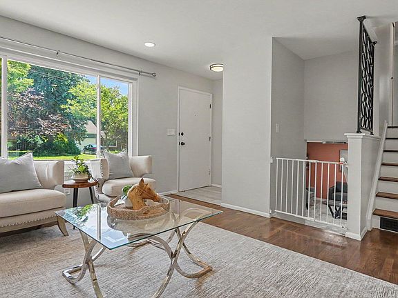 5th image of 713 Leona Dr