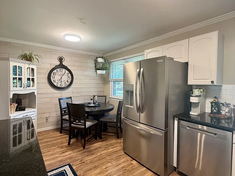 1335 Greenleaf Rd — Photo 9