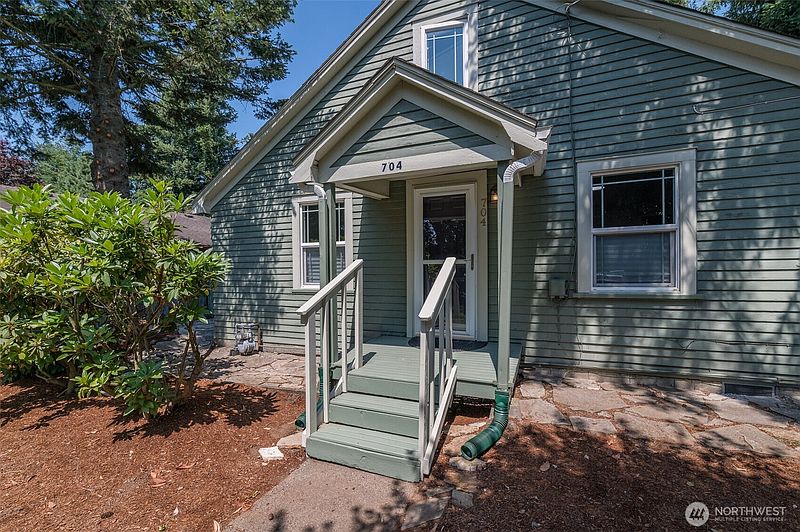 3rd image of 704 Roeder Street