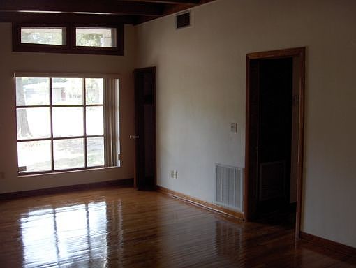 2nd image of 1103 NE 5th Pl