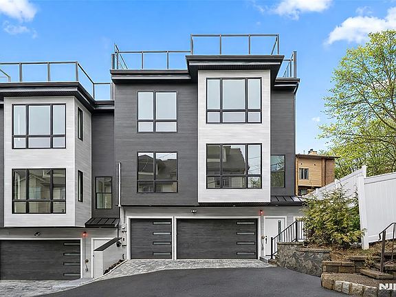 2nd image of 1456 River Rd