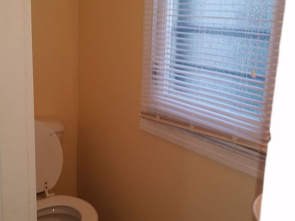3rd image of 4279 Ashland Ave