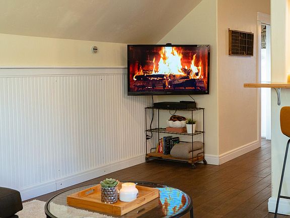 5th image of 555 B St #A