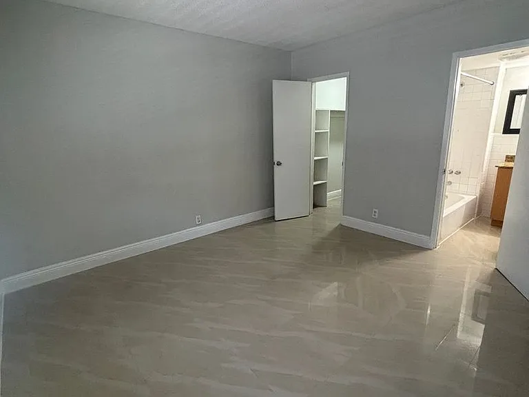 Bellagio Apartments — Photo 10