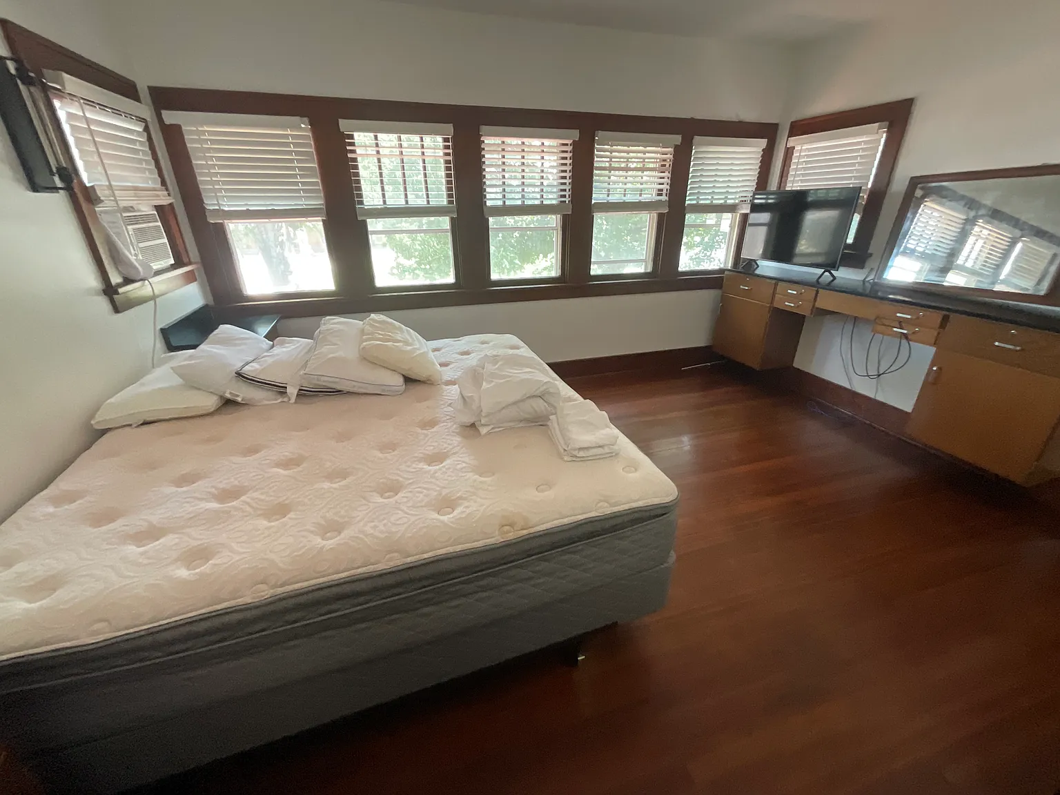 4 bed, 2223 sqft, $1,600 — Photo 4