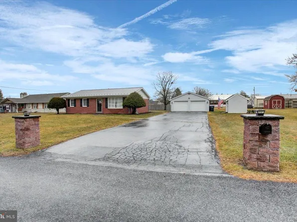 108 Hoke Dr, Chambersburg, PA 17202
