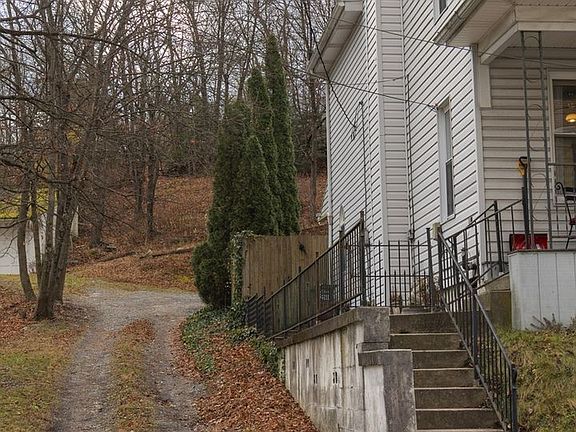 4th image of 221 Center St