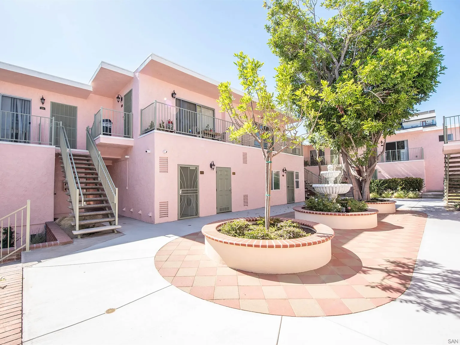 The Valeria Apartments — Photo 1