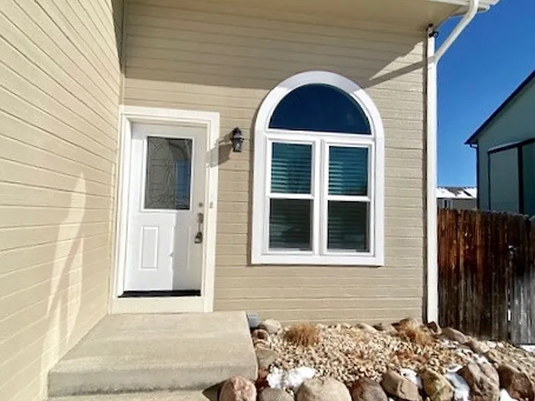 8065 Vectra Dr — Photo 2