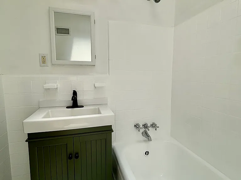 1760 E St NE — Photo 17