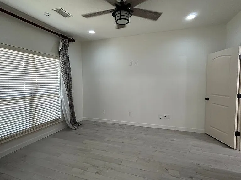 5900 Oak Creek Dr — Photo 7