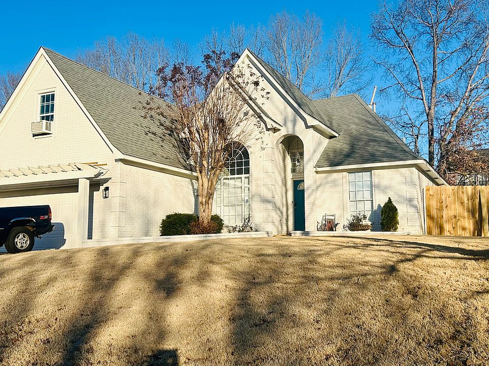 1st image of 220 Lakewood Dr