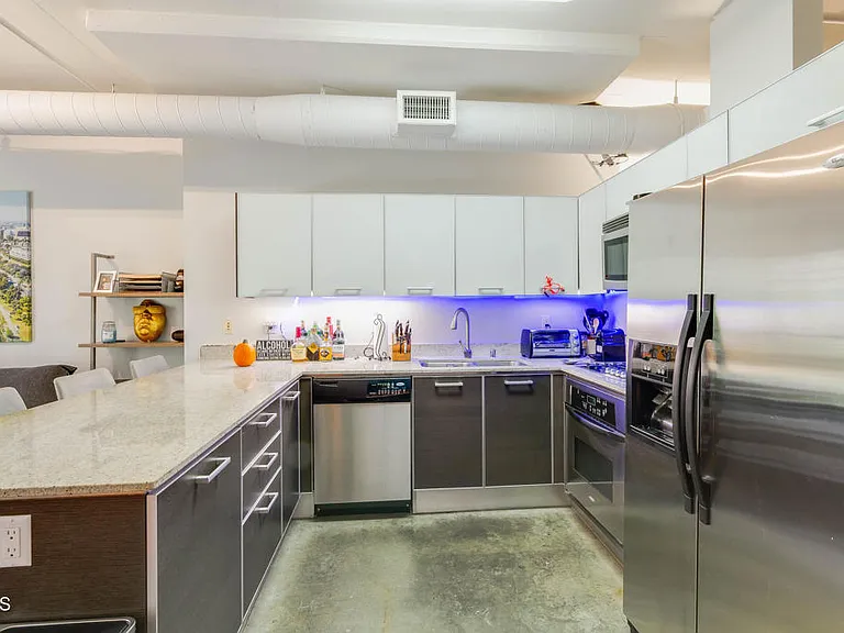 645 W 9th St #221 — Photo 9