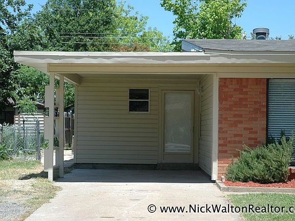 3rd image of 1705 Briarwood Ln