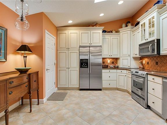 3rd image of 864 Glades Ct NE