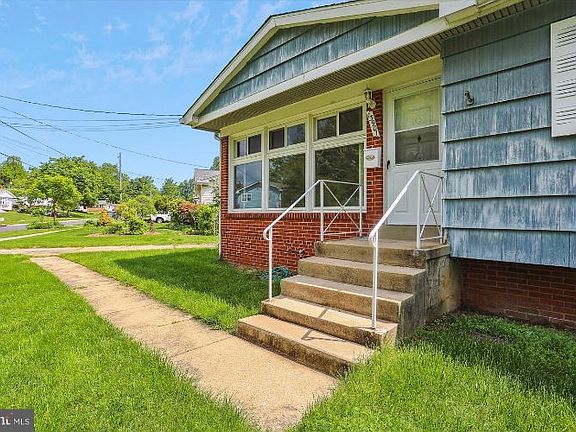 3rd image of 13901 Bauer Dr