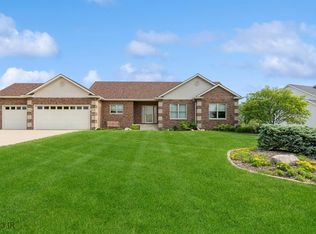 2308 W 10th Ave, Indianola, IA 50125