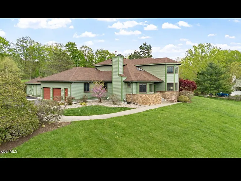 8 Fox Glove Ct — Photo 3