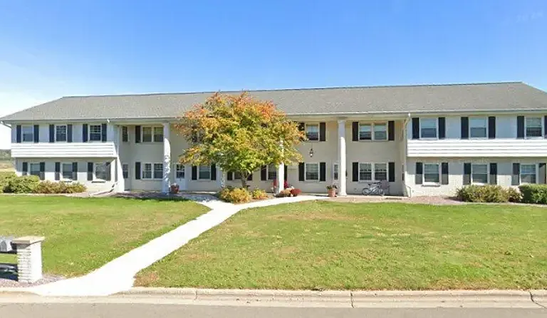 1455 Plainview Rd — Photo 1