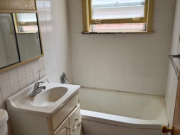 4th image of 6541 N Hoyne Ave #1S