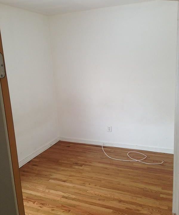 2nd image of 156 Hobson St #02