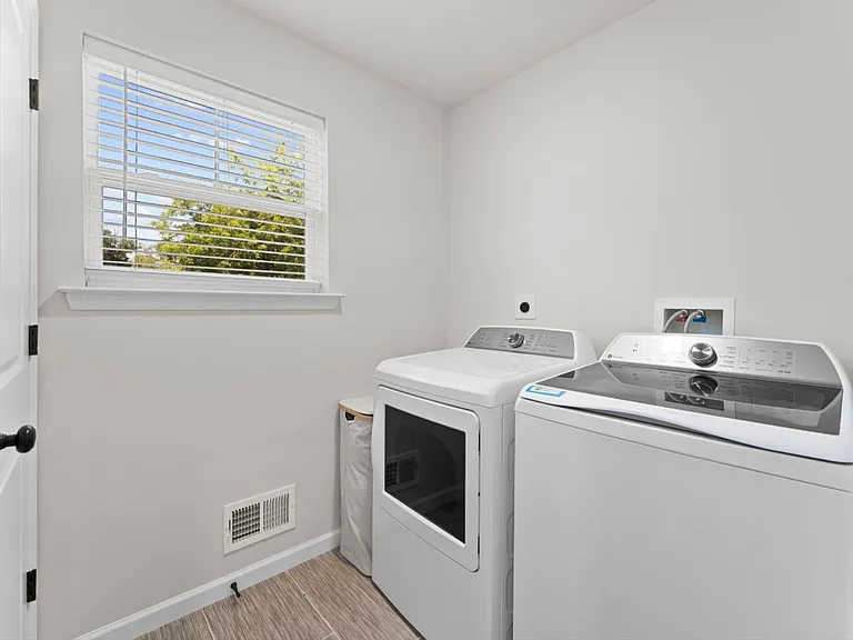 230 Honey Ln — Photo 32