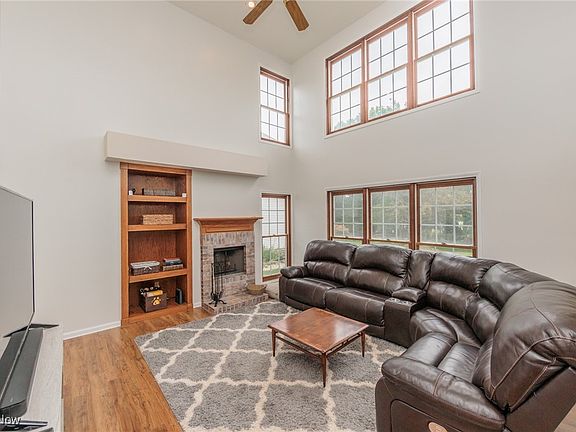 4th image of 17267 Hampton Chase