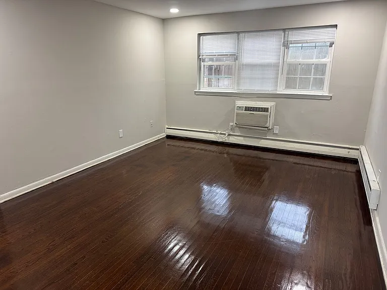210 Trinity Ave — Photo 5